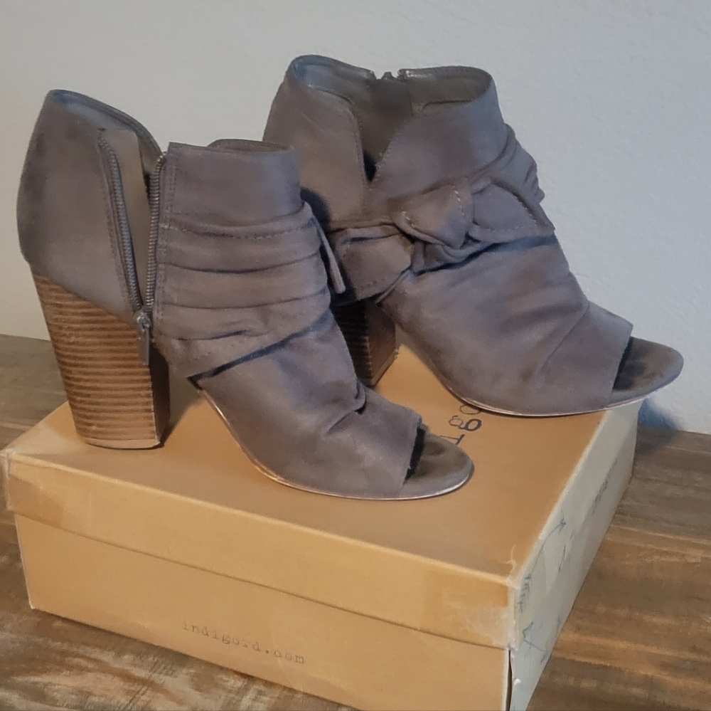 Grey Indigo road  heels